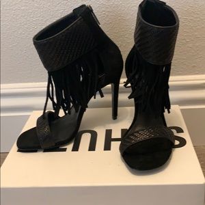 Brand new SCHUTZ heels